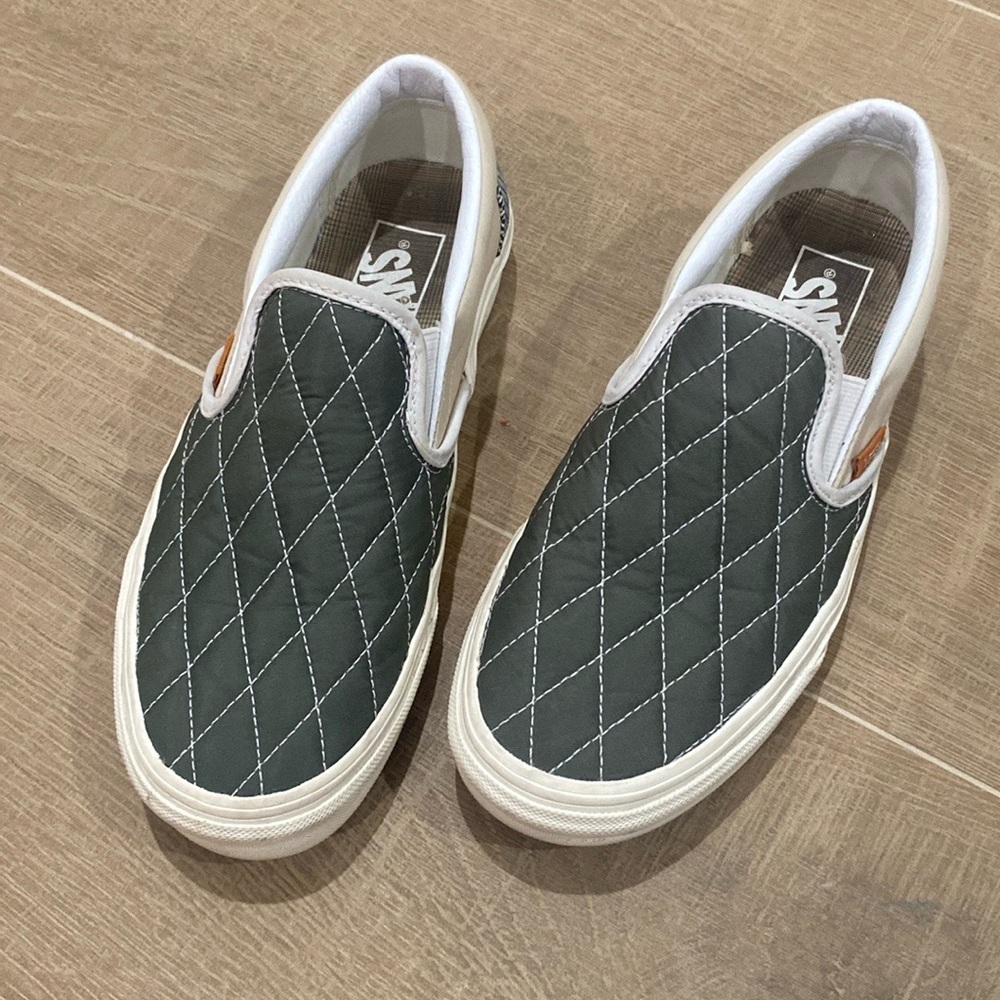 Women’s Vans like new size 7 or men’s 5.5